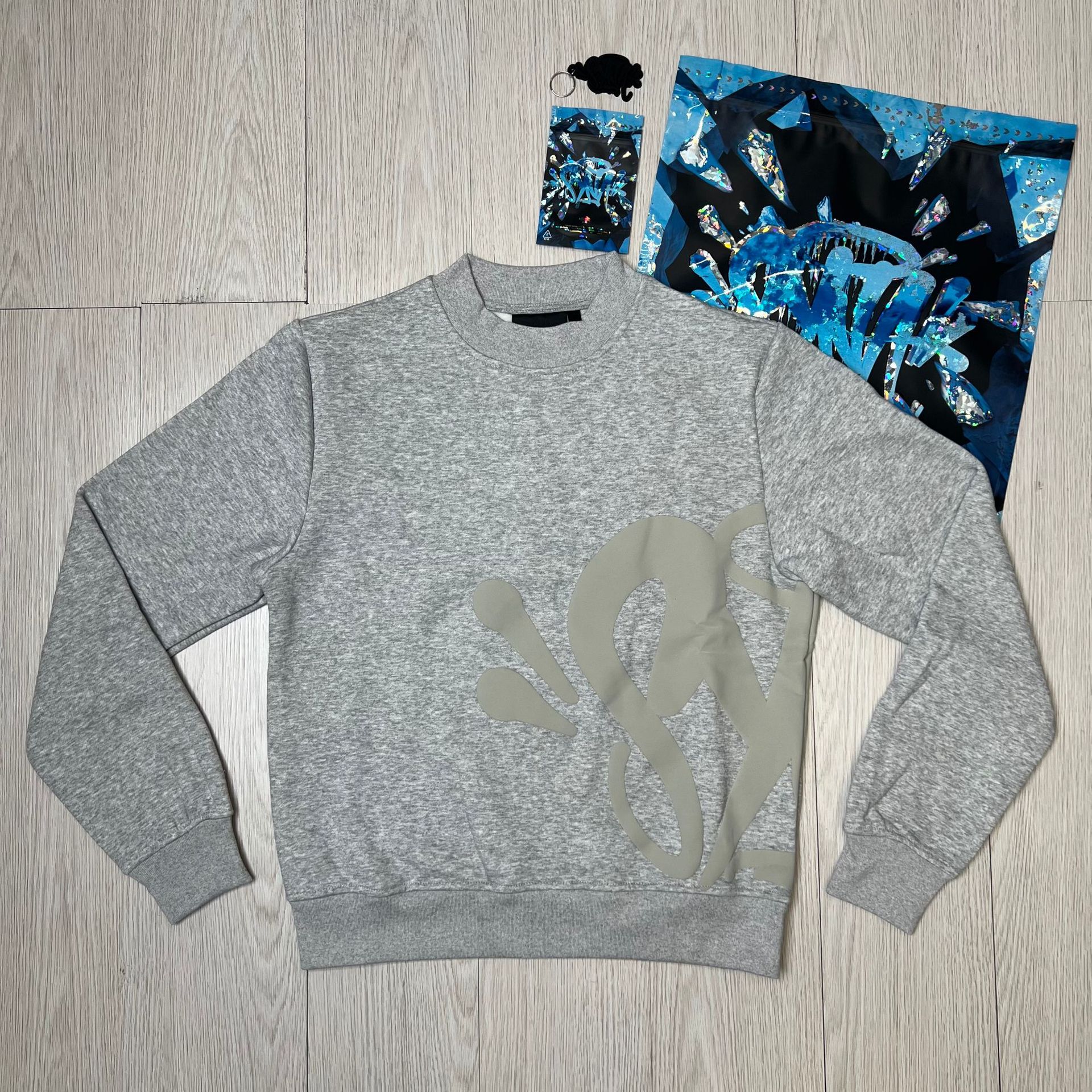 09 suéter gris (accesorios + bolso)