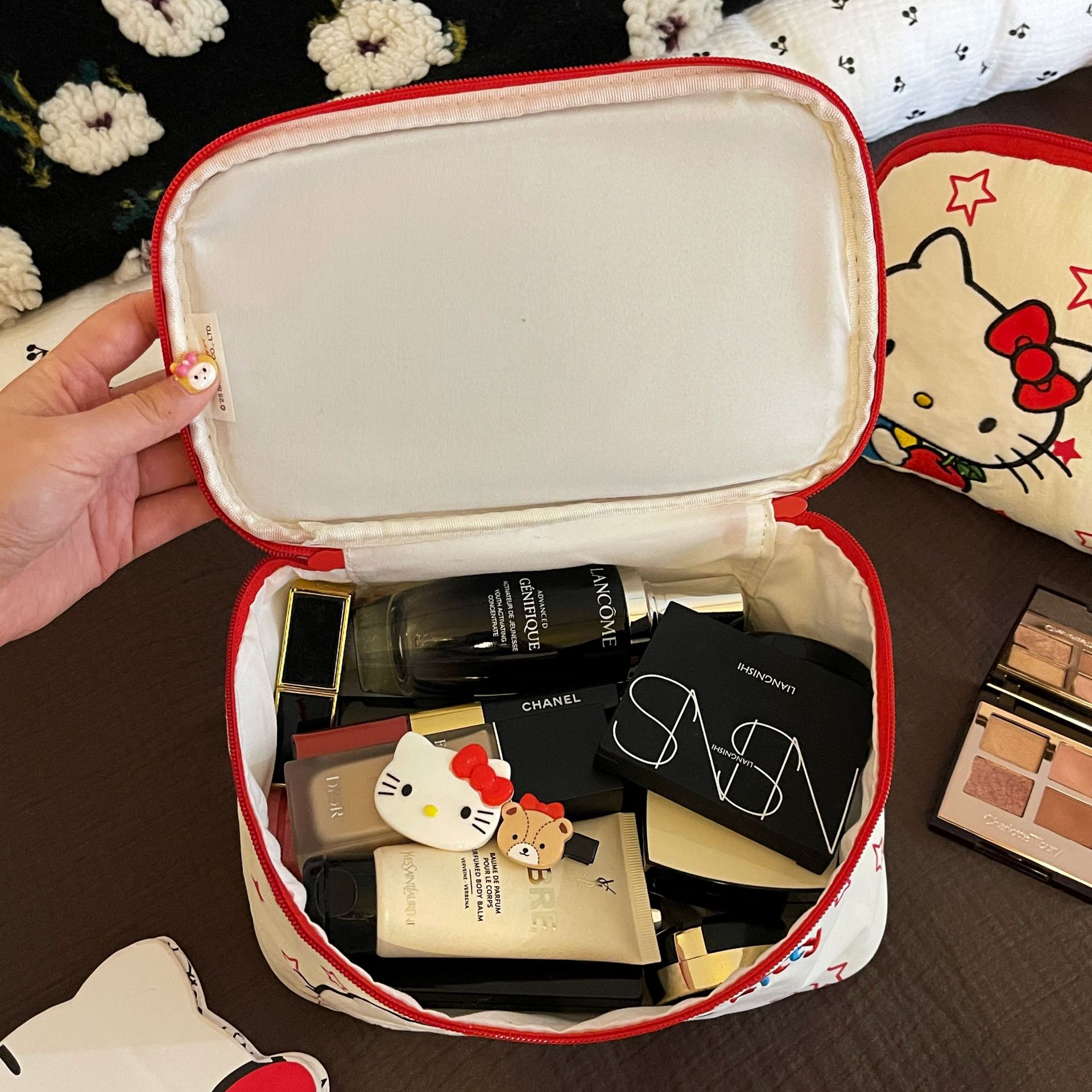 Cute Kitty Shell bolsa de maquillaje portátil para mujeres, bolsa de almacenamiento de viaje de lápiz labial de gran capacidad, bolsa de lavado multicapa