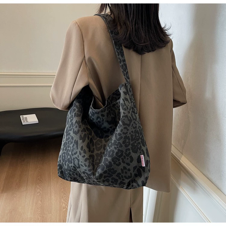 Capacious one-shoulder bag, shoulder bag, city style