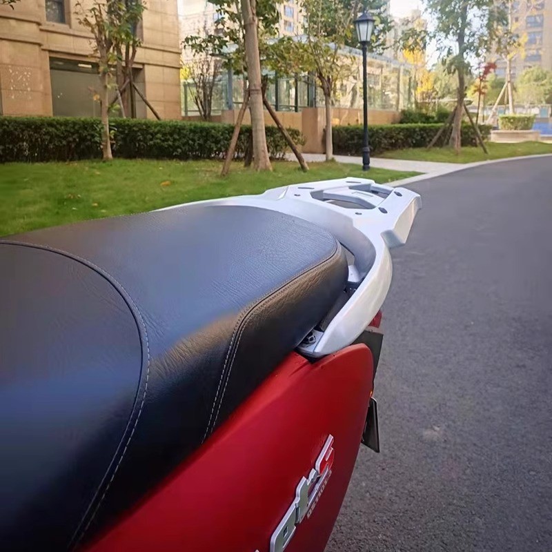 Aplicable para montar Suzuki QSIIOT - 3 pequeño delfín engrosado aleación de aluminio integrado modificado estante trasero de motocicleta