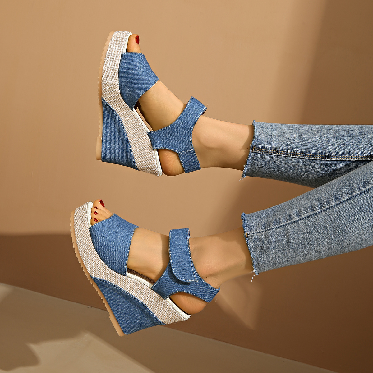 fashionable sandals wedge heel heels with shoelaces platform