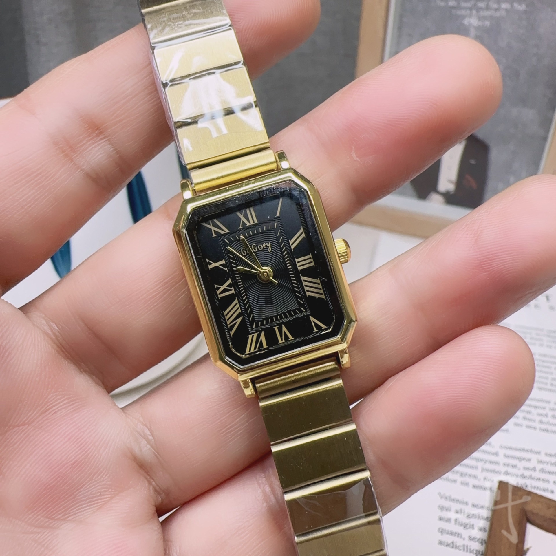 Ordinary Glass Mirror Material Stainless Steel Strap Material Classic Style Geometric Buckle Quartz Women's Watches