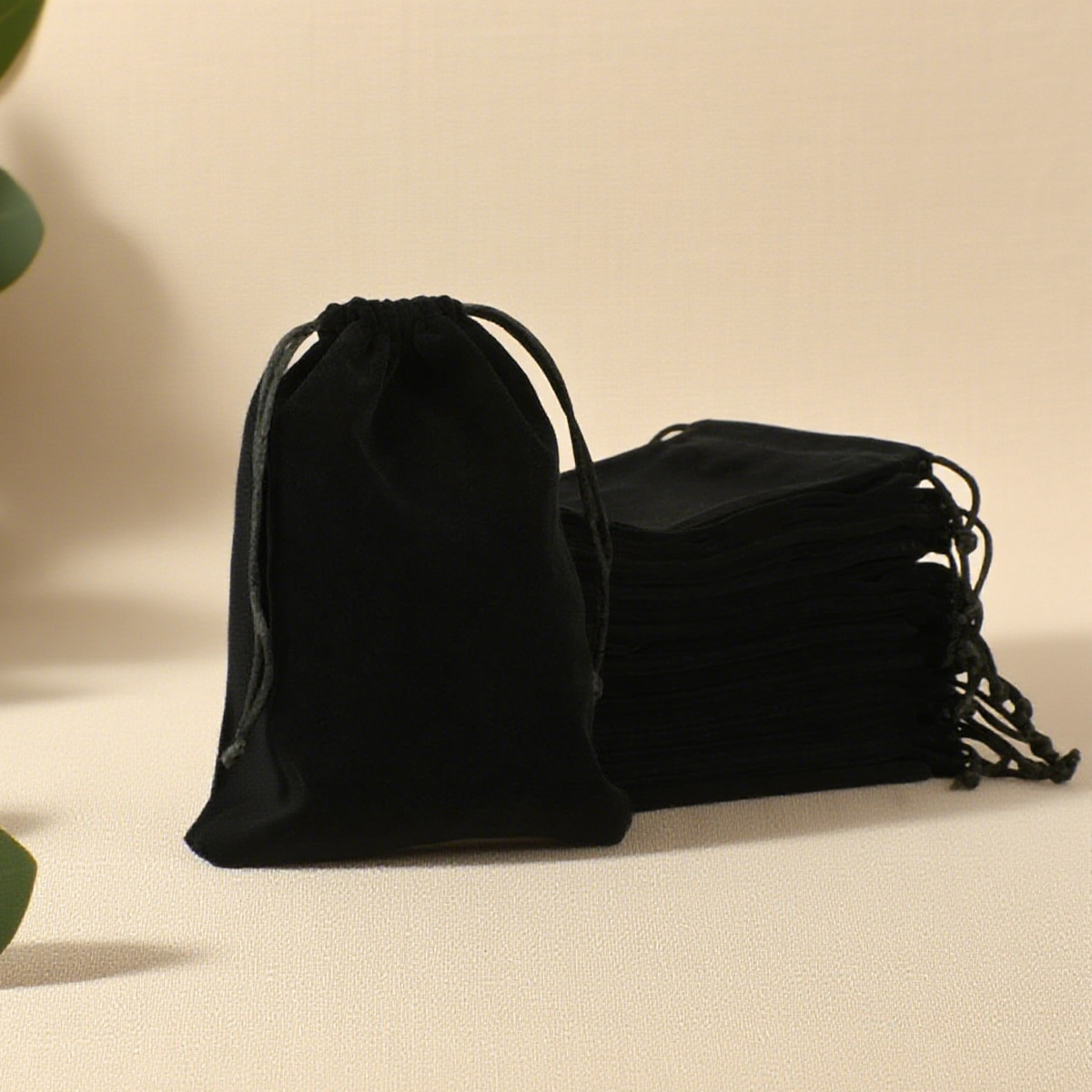 Spot Velvet Drawstring Bag Storage Bag Drawstring Drawstring Bag Jewelry Black Gift Storage Bag