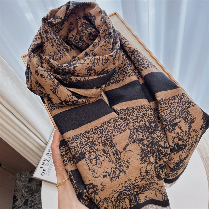 Sciarpa con frange in jacquard double face in stile etnico retrò autunno e inverno_voghion.com