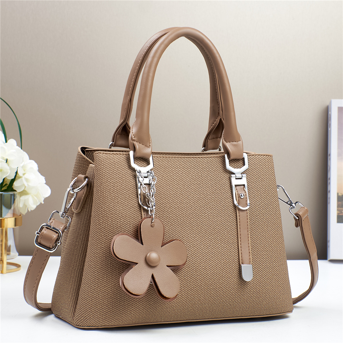 Fabricante de moda de un solo hombro nuevo bolso de mensajero para mujer bolso de mujer otoño salvaje 2025 bolso de madre atmósfera image 9