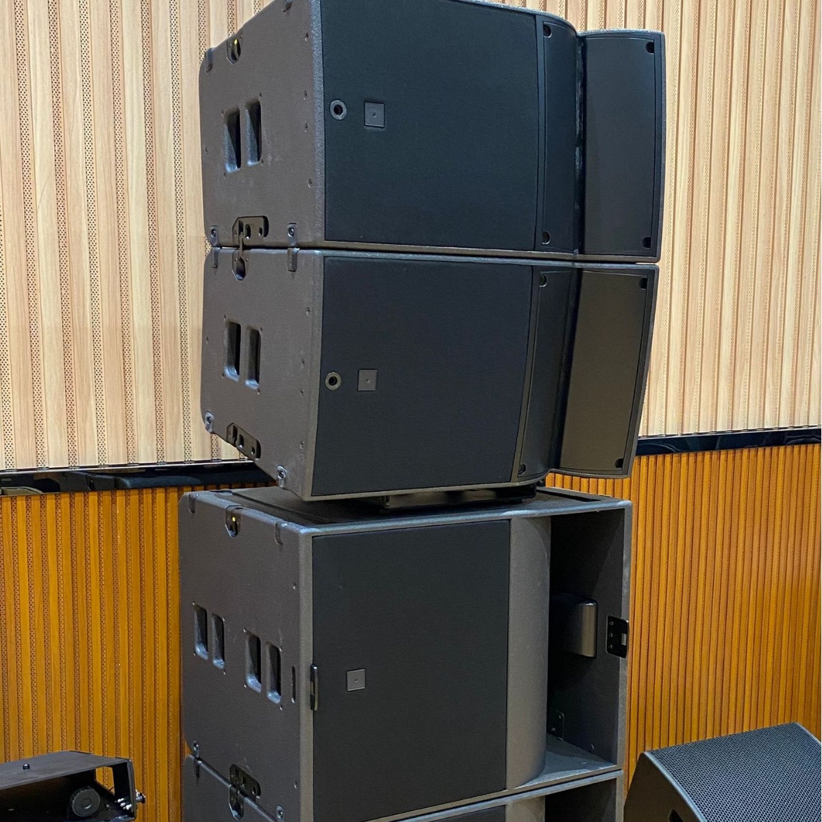 Solo 15 pulgadas línea array altavoz más único 21 pulgadas subwoofer etapa rendimiento combinación de audio rendimiento móvil sistema de refuerzo de sonido