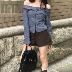 韩系气质通勤时尚穿搭秋季一字肩长袖排扣格子衬衫褶皱露肩上衣女