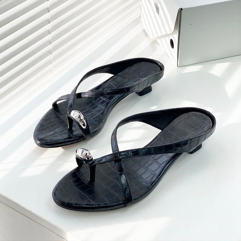 French Metal Thong Slippers for Women's Summer Outer Wear, Fairy Style Crocodile Pattern Low Heel Cross Strap Casual Versatile Sandals French Metal Thong Slippers for Women's Summer Outer Wear, Fairy Style Crocodile Pattern Low Heel Cross Strap Casual Versatile Sandals