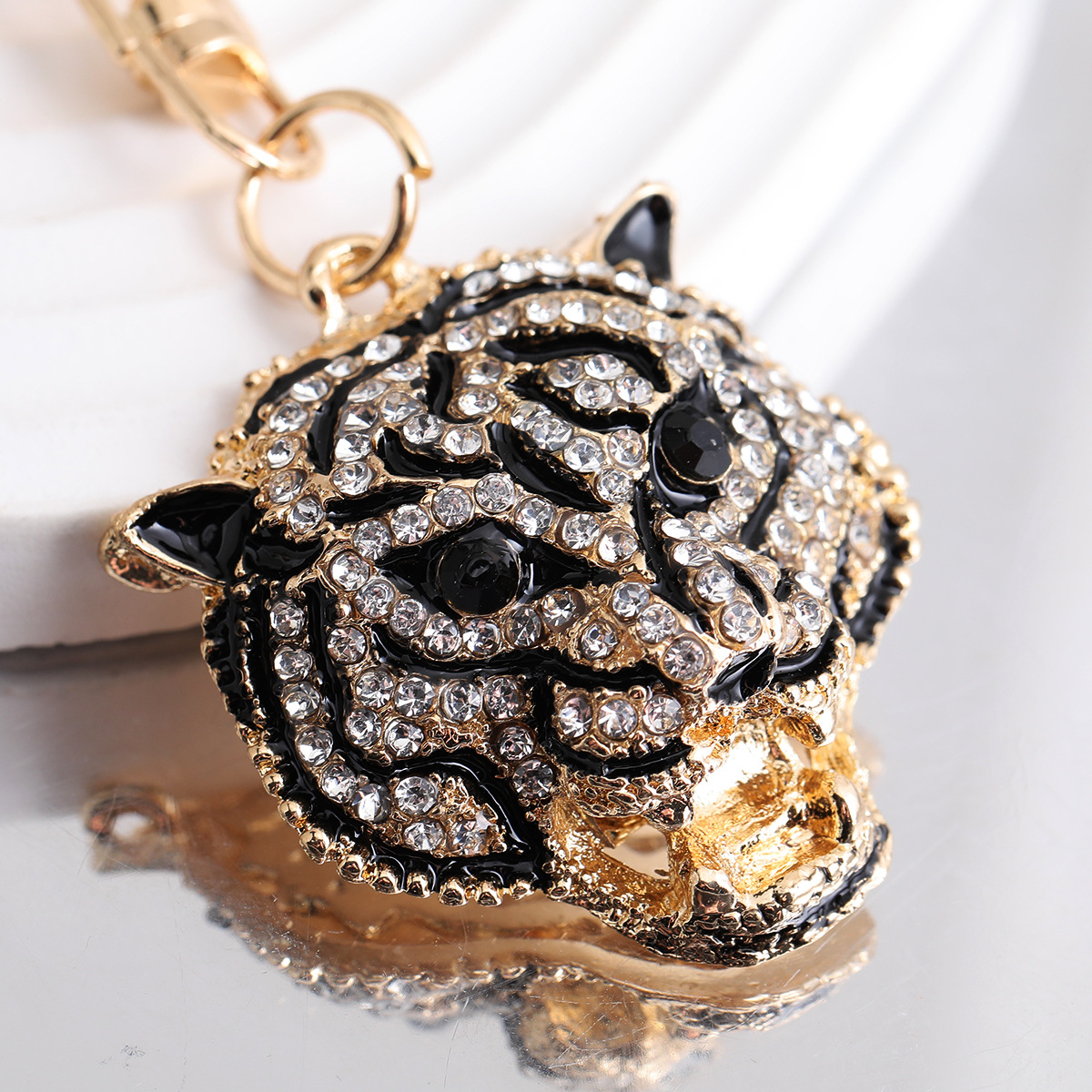 Vintage Luxury Leopard Keychain With Diamonds Animal Keyring_voghion.com