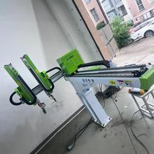 双片式模内埋入镶嵌注塑机械手五轴机械手机器人机器手臂