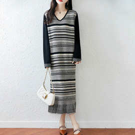精纺羊毛女式V字领针织长裙子秋冬新款间色条纹民族风流苏下摆裙