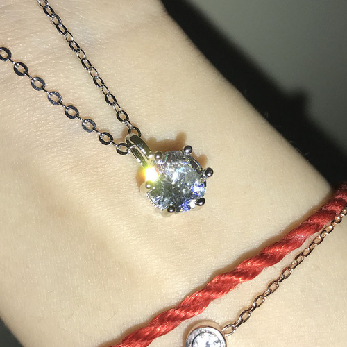 Plated imitation 18k gold imitation moissanite classic six-claw 2 carat imitation diamond women's fresh and simple clavicle chain pendant