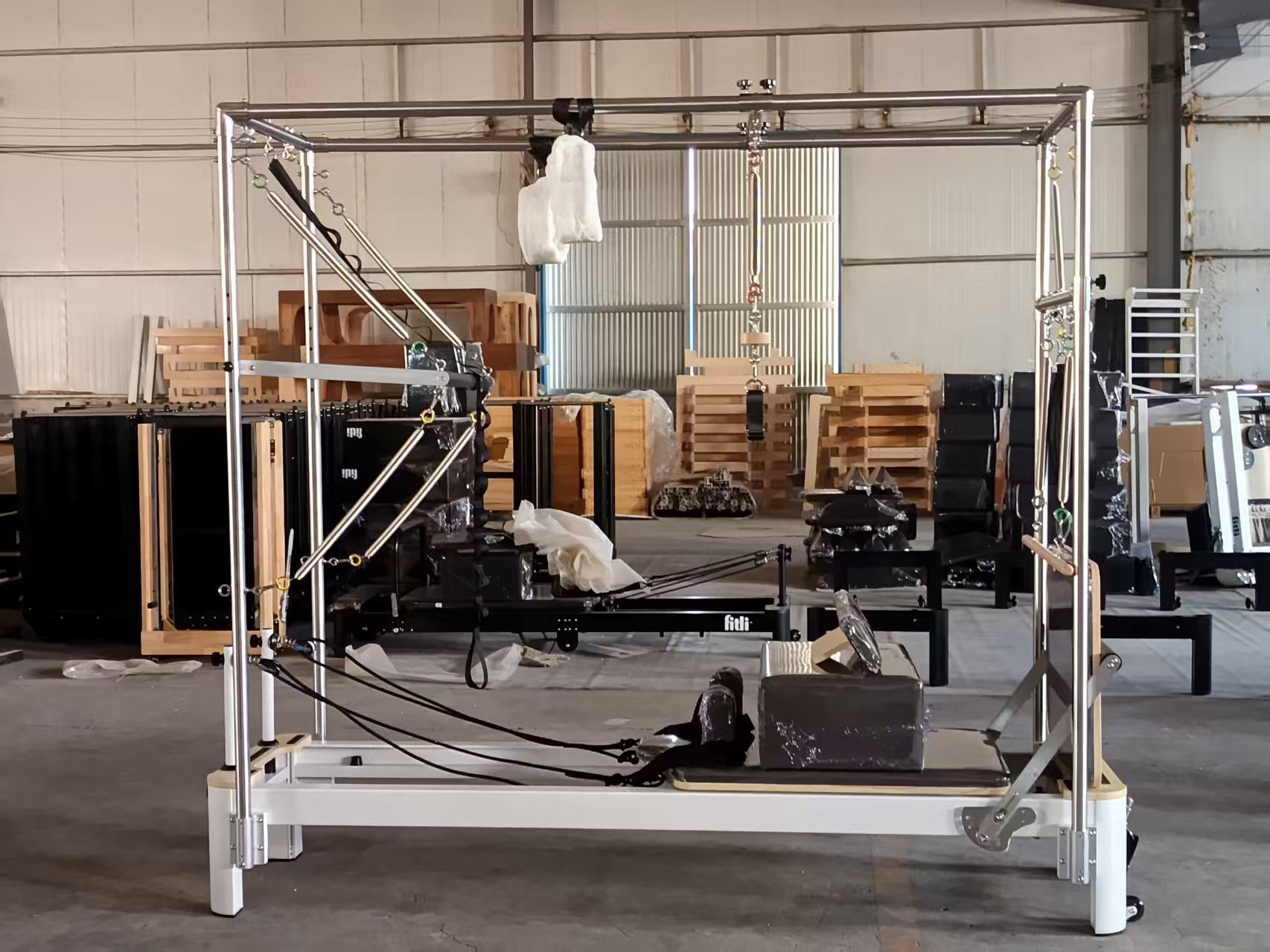 Suministro de fábrica Pilates conjunto de cinco piezas cama Cadillac equipo grande semi-elevada cama de tres en uno núcleo blanco