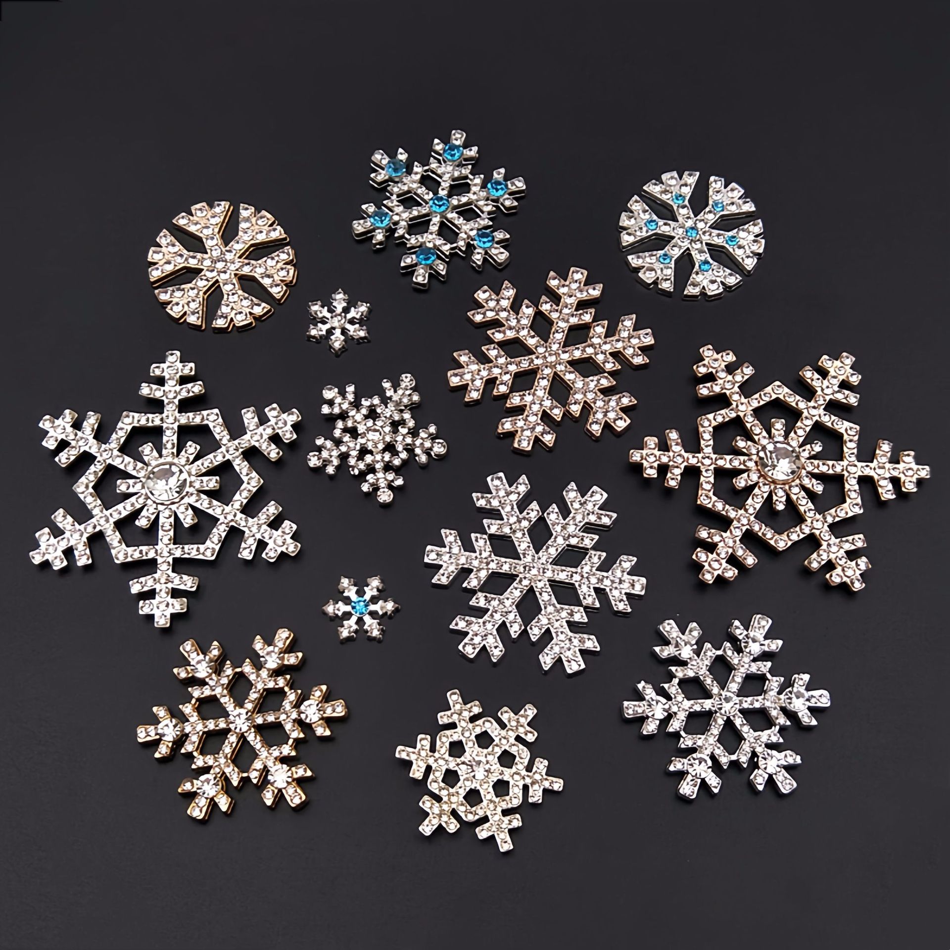 厂家批发金银镶钻水钻雪花合金饰品DIY服饰头饰胸针圣诞礼物配饰
