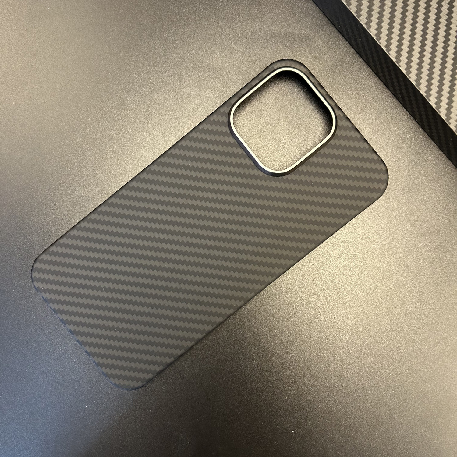 Funda para teléfono móvil iPhone16promax Kevlar magnética Apple 16pro funda protectora de fibra de carbono nuevo producto