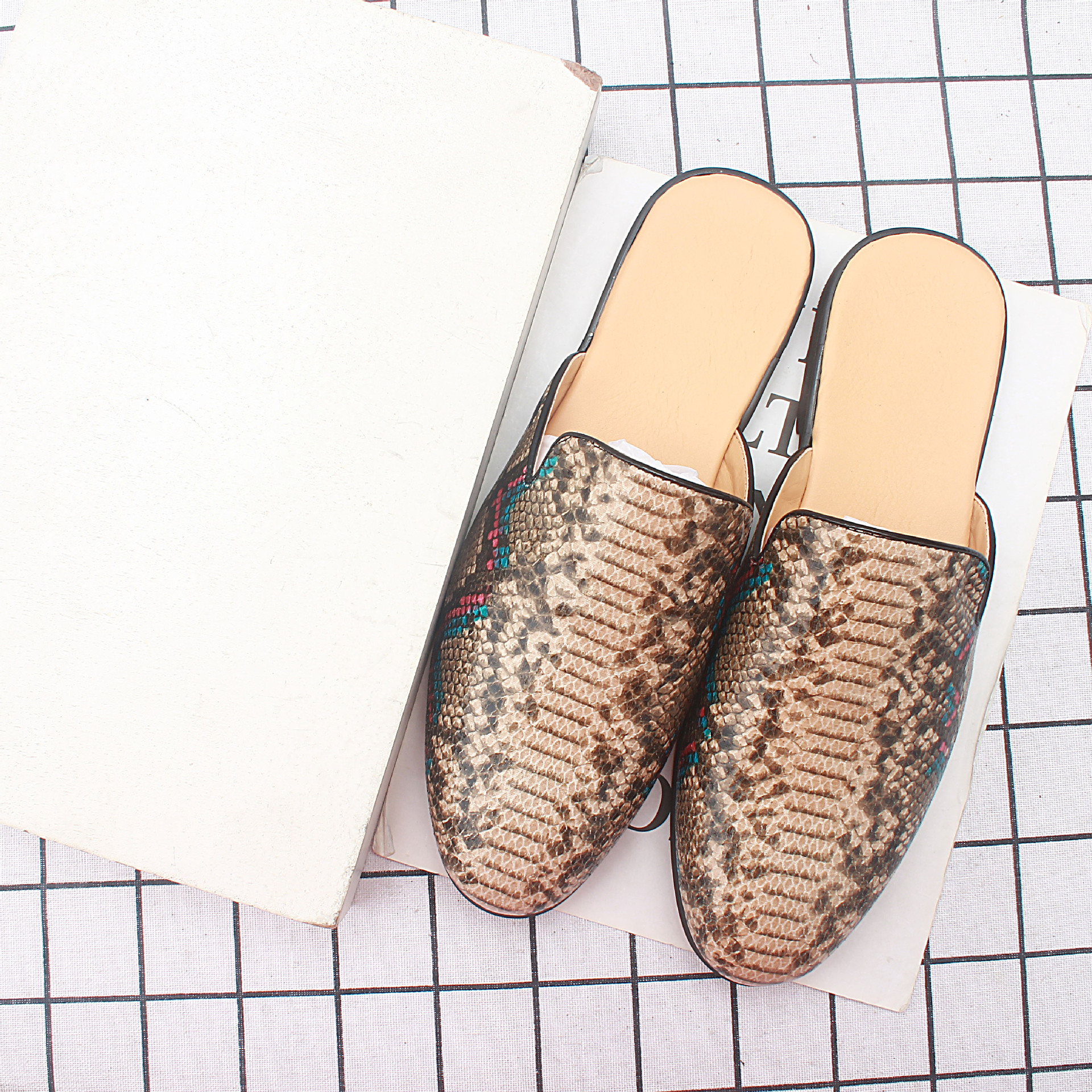 �¿��и��԰���ƤЬ�����⴩��ͷ����Ьʱ����������1389