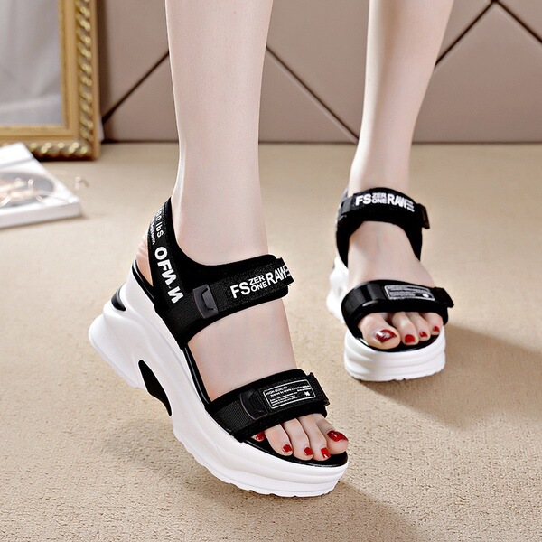 Fashionable comfortable lightweight casual beach sandals platform…