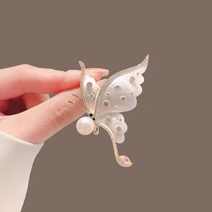 New Antique Enamel White Butterfly Brooch Insect Corsage Niche Design Pin Suit Coat Accessories