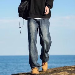 春と秋のメンズウォッシュドブラックグレーマイクロフレアジーンズアメリカンレトロミッドラインストレートパンツはハンサムに見えます