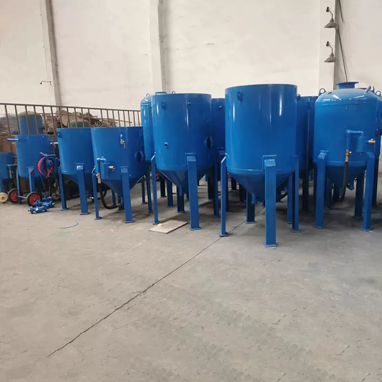 厂家直供自动喷砂罐小型开放式干湿钢结构喷沙移动翻新除锈设备