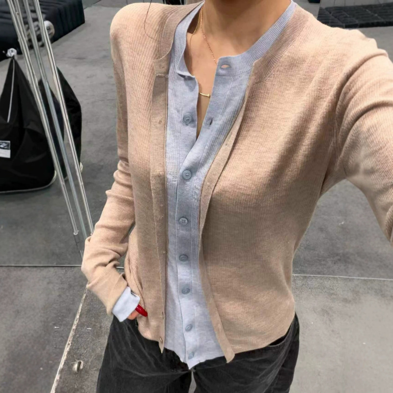 Early autumn fashion new style fake two-piece color-blocking slim-fit knitted cardigan long-sleeve top thin knitwear with round neck Early autumn fashion new style fake two-piece color-blocking slim-fit knitted cardigan long-sleeve top thin knitwear with round neck