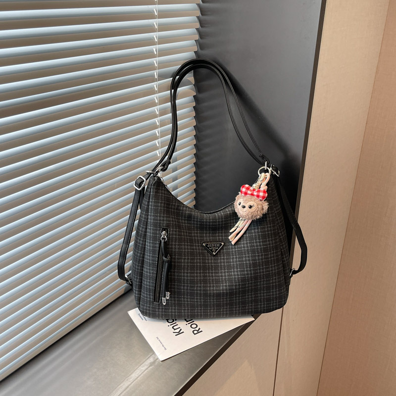 Korean Style Casual Large-Capacity Multi-Functional Shoulder Bag, Simple and Lazy Tote Bag, Commuter Style, High-Quality Class Shoulder Bag, Trendy Korean Style Casual Large-Capacity Multi-Functional Shoulder Bag, Simple and Lazy Tote Bag, Commuter Style, High-Quality Class Shoulder Bag, Trendy