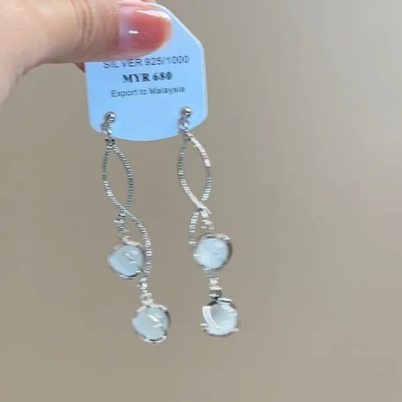 ニッチなデザインの高級ブルーバタフライパールイヤリング、女性用、2025年夏の新作人気ファッションイヤリング