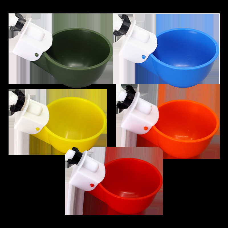 Exportación transfronteriza integrada tamaño medio completamente automático pollo tazón de agua de pollo tazón de agua de pollo alimentador de palomas tazón de agua de pollo de cinco colores