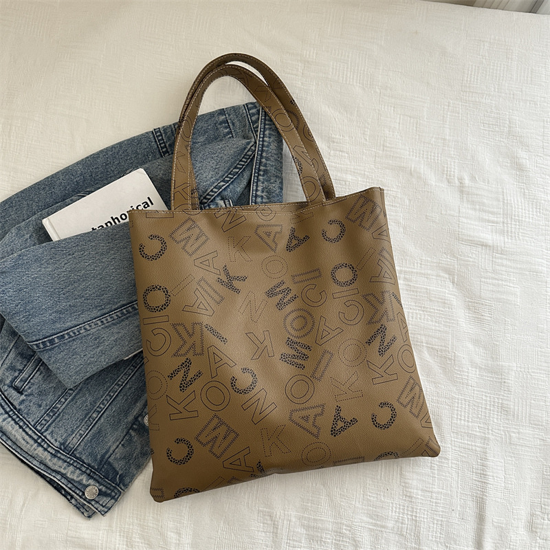 Otoño y invierno retro gran capacidad 2024 nuevo bolso de mujer bolso de hombro universal bolso de viaje de alta calidad bolso especial