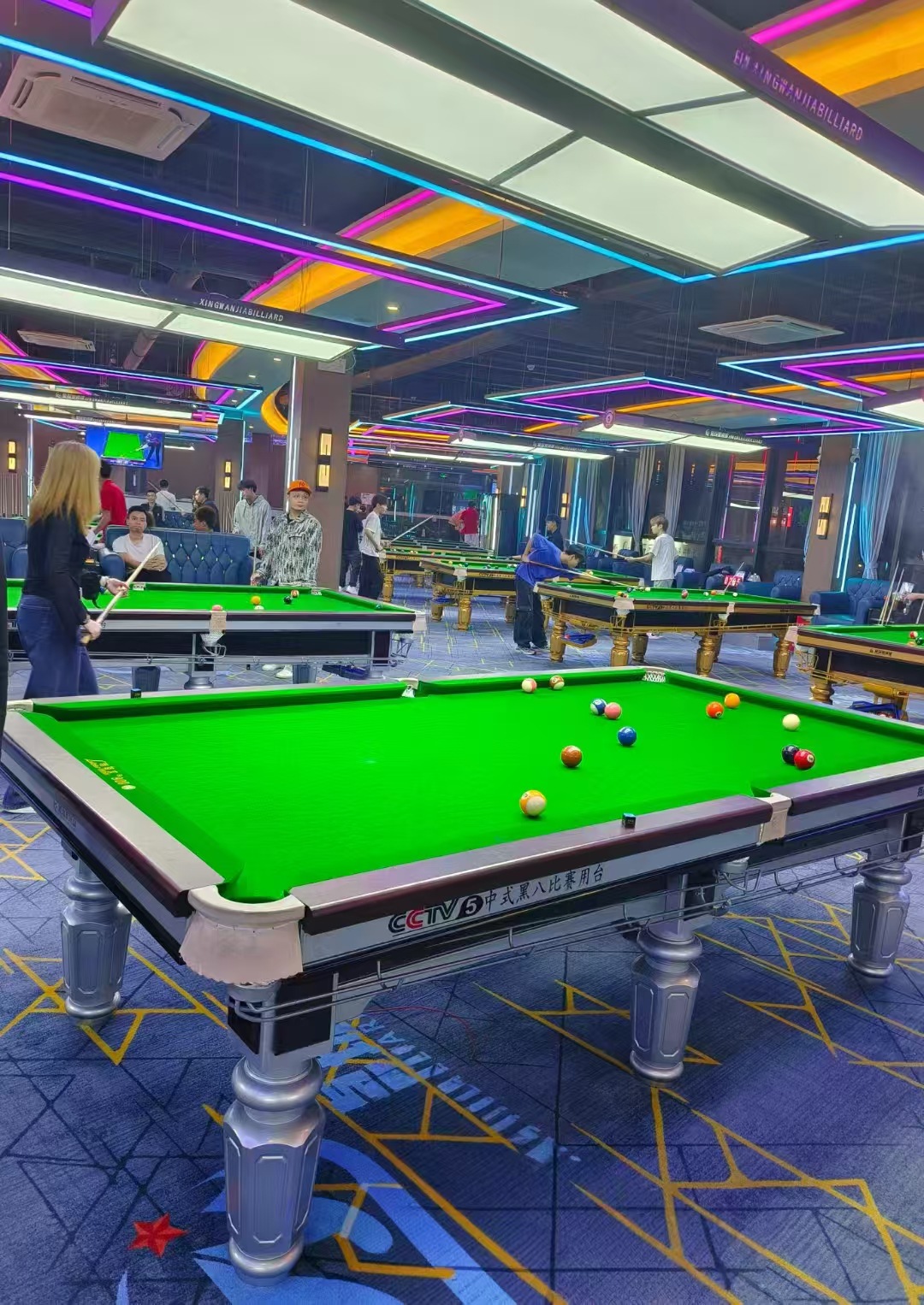 자동 볼 반환 기능이 있는 실버 레그 당구대 1.2 스틸 뱅크