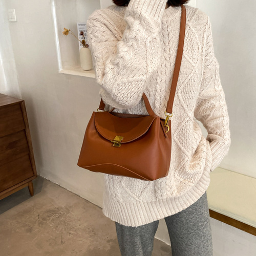 Winter bags for women  new trendy niche design fashionable and versatile large-capacity lock buckle portable shoulder crossbody bag
