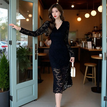 高级感V领蕾丝连衣裙女2025秋冬长袖修身法式轻熟风鱼尾包臀裙