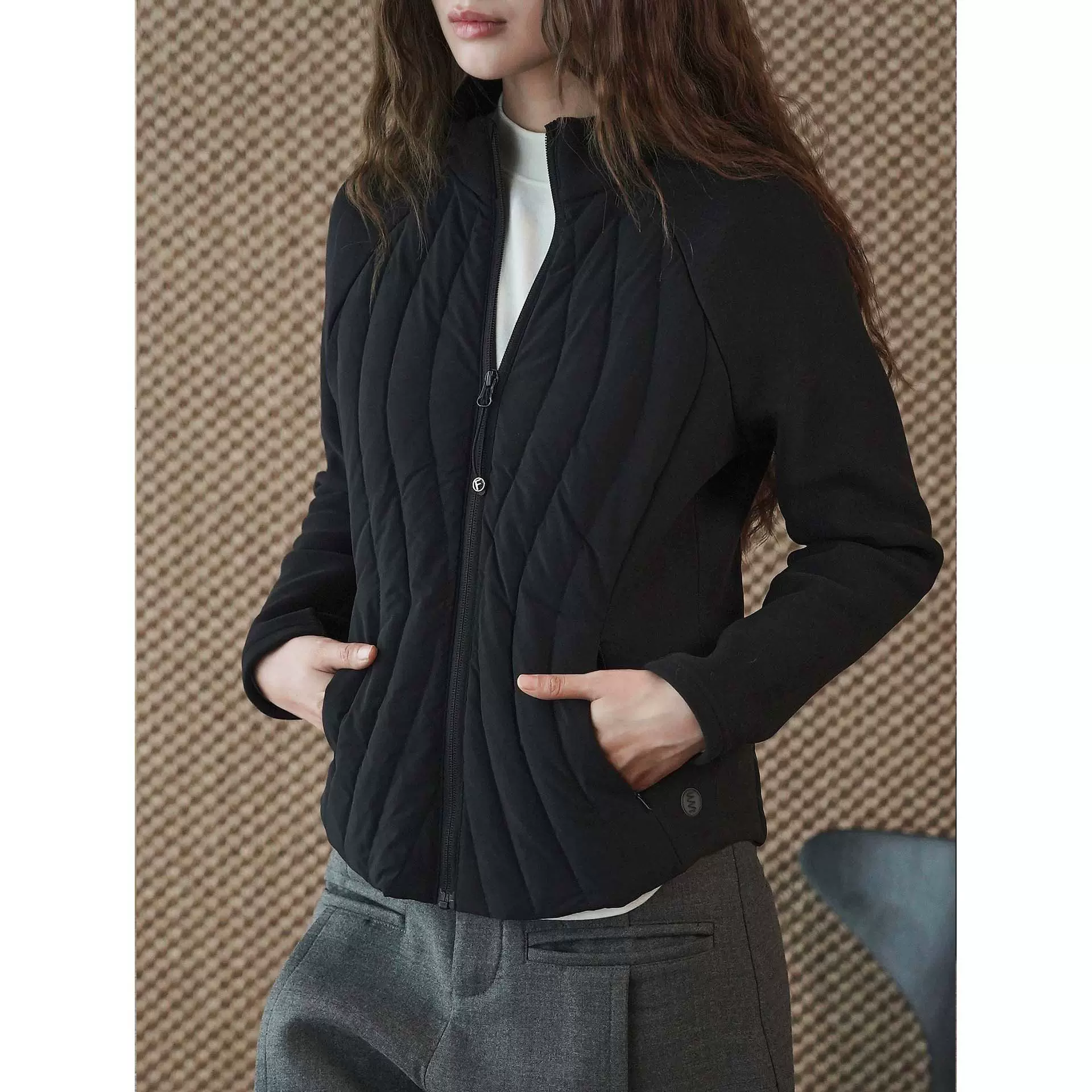 卢浮冬季新款韩系简约运动风立领拼接线条夹棉夹克修身短款外套女