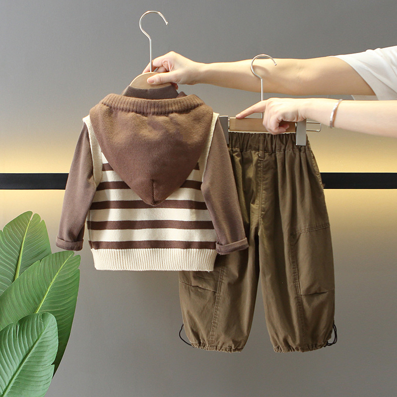 6160 traje de otoño para niños 2024 nuevo chaleco con capucha de estilo occidental para niños coreanos de tres piezas