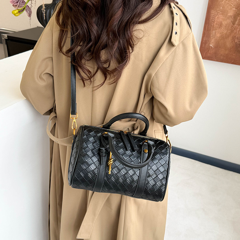 欧美复古手提编织枕头包包女2026秋季新款经典款大容量单肩斜挎包