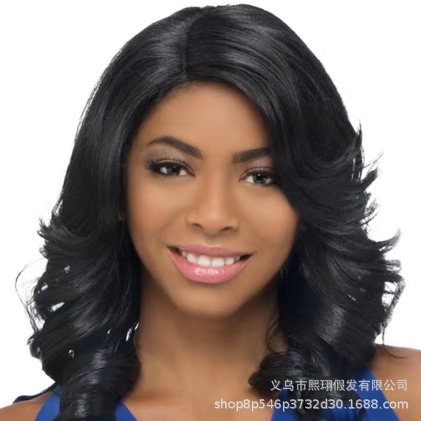 curly wavy wig with hair parting