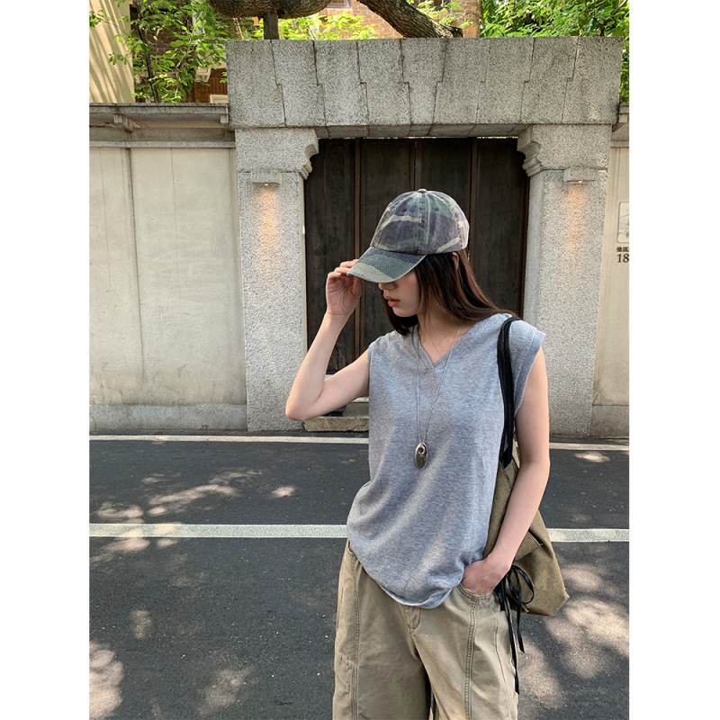Yuyi Summer V-Neck Sleeveless Vest for Women, Relaxed Style, Slimming Base T-Shirt Top A5691