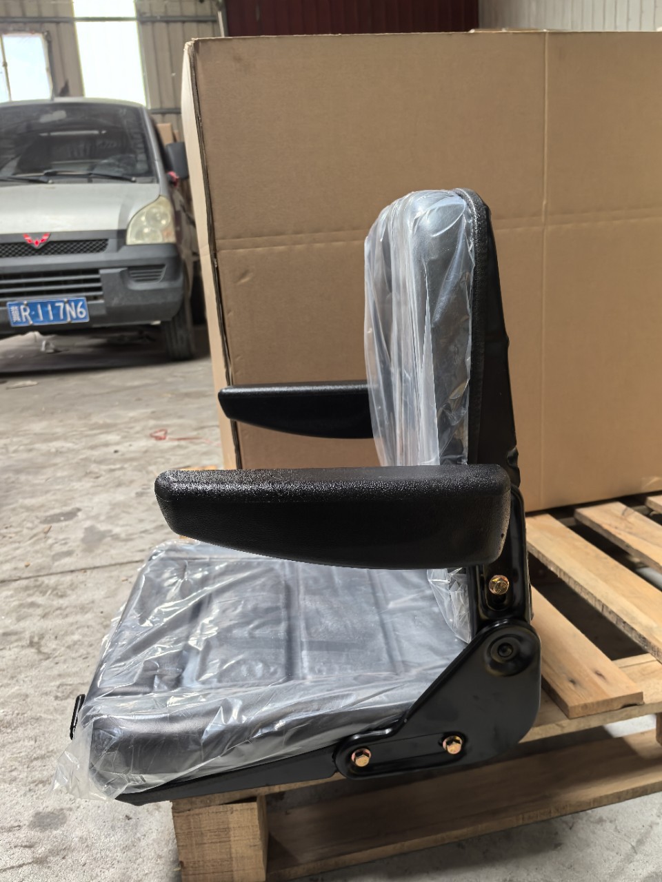 Small Loader Seat, Forklift Seat, Mini Excavator Seat, Construction Vehicle Seat, Agricultural Machinery Tractor Seat