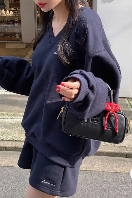 现货露思许妍同款韩国小众潮牌字母刺绣简约V领宽松休闲卫衣上衣|undefined