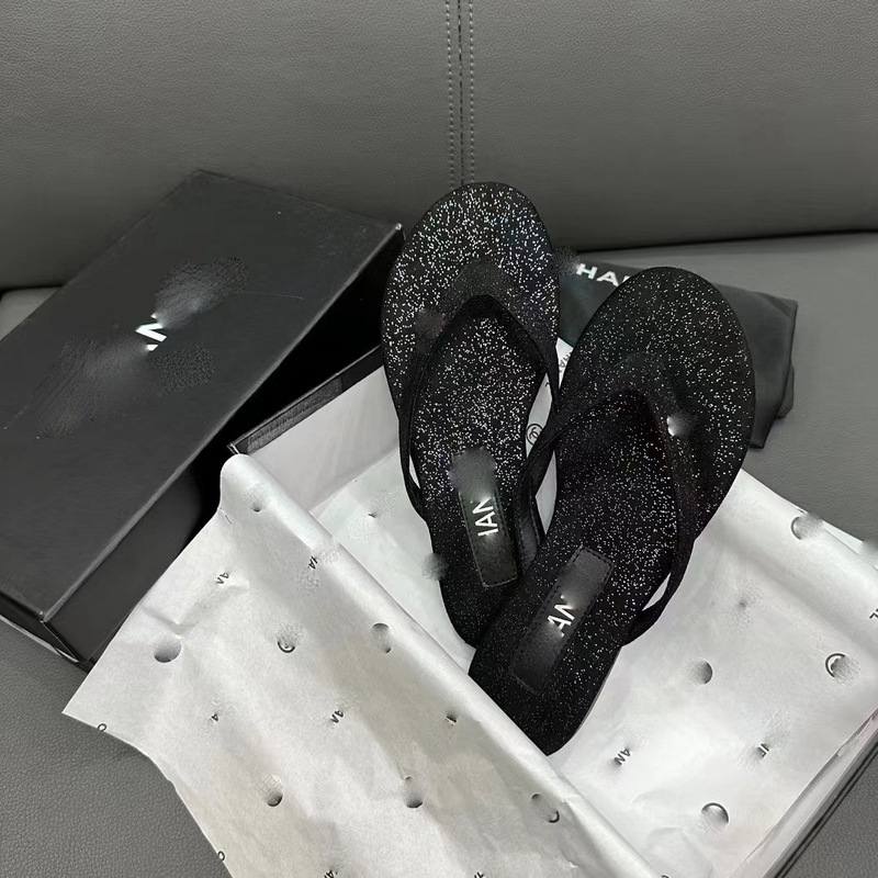 Xiaoxiangfeng 2024 Summer New Black Flip-flops Women Outer Wear Velvet Casual Beach Flat Slippers