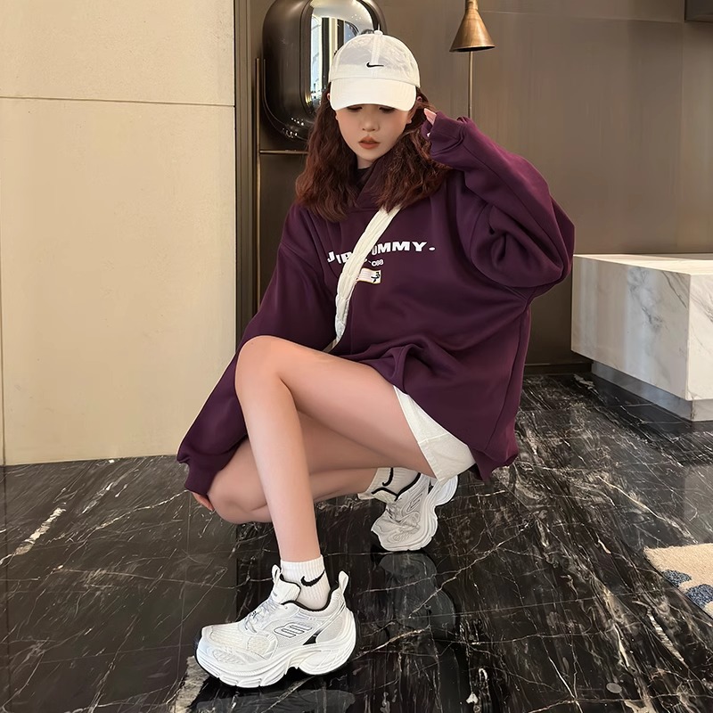 趙露思同金のお父さんの靴の女性の2024秋冬の金の爆発的な爆発の超火の百合の厚い底の高くなる運動のレジャーの靴