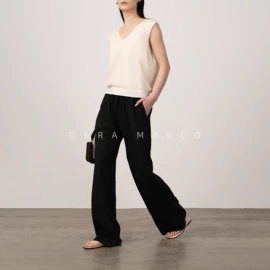 女式毛呢外套;休闲裤;女式衬衫
