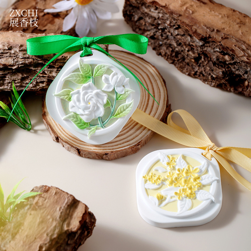 Aromaterapia de yeso de gardenia de montaña de alto valor nuevo dormitorio interior colgante de fragancia de coche colgante de yeso de alta calidad