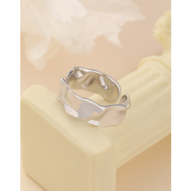 Anillo de apertura irregular de plata esterlina 925 personalidad femenina en un nicho de viento frío ligero lujoso anillo de dedo índice de alto nivel