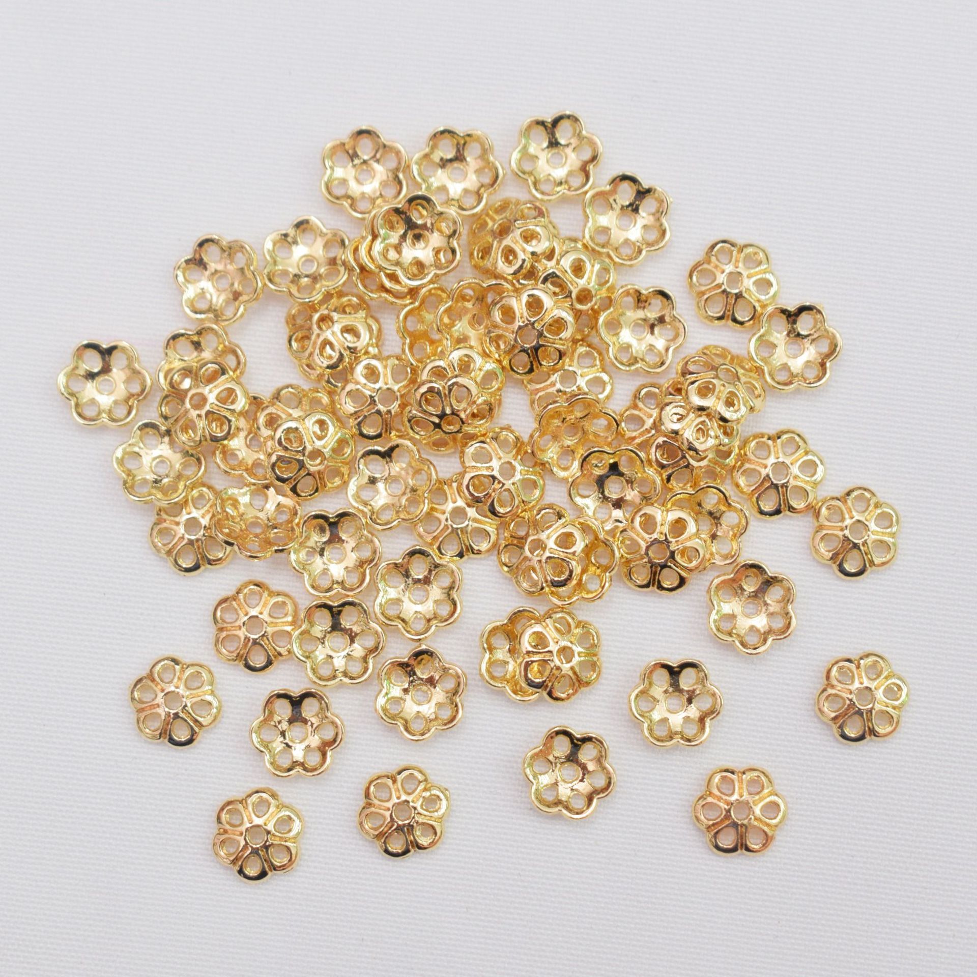 18K oro envuelto color preservando flor titular hueco flor sombrero perlas accesorios diy pulsera hecha a mano material de cuentas espaciador al por mayor