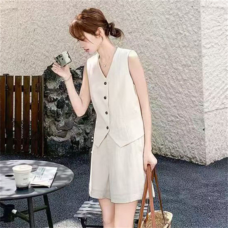 2026 New Summer Style V Neck Sleeveless Vest Shorts Suit for Women, Casual and Elegant Linen Two-Piece Set, Fashionable and Versatile