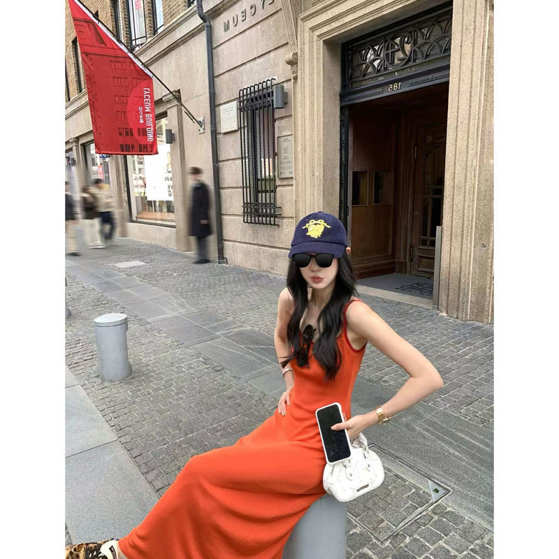 Ouyang's'Out on the Town' Look Exudes Supermodel Vibes! Luxurious 100-Day Silk Spaghetti Strap Dress, Sleeveless Mermaid Long Dress Ouyang's'Out on the Town' Look Exudes Supermodel Vibes! Luxurious 100-Day Silk Spaghetti Strap Dress, Sleeveless Mermaid Long Dress