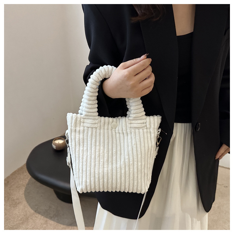 2025 New niche and fresh bucket bag, cute, fashionable and casual crossbody bag, versatile solid color handbag wholesale undefined