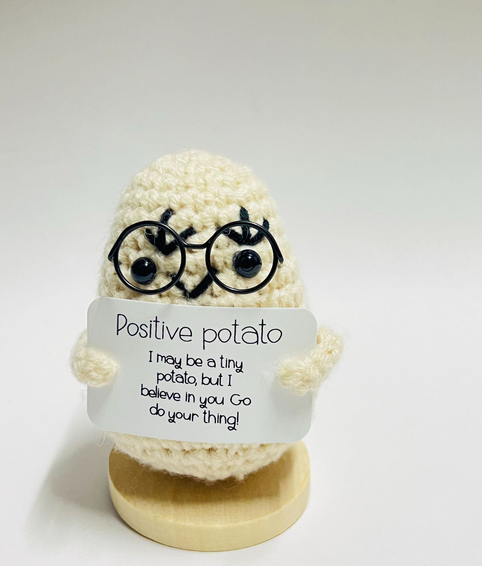Amazon positivepotato hilado de lana tejida ganchillo patata divertida descompresión muñeca tejida a mano