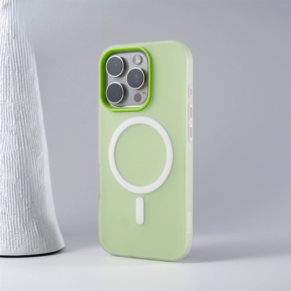 Чехол для телефона (Apple iPhone 15) матовый защитный магнитный кейс, кольцо MagSafe, многоцветный